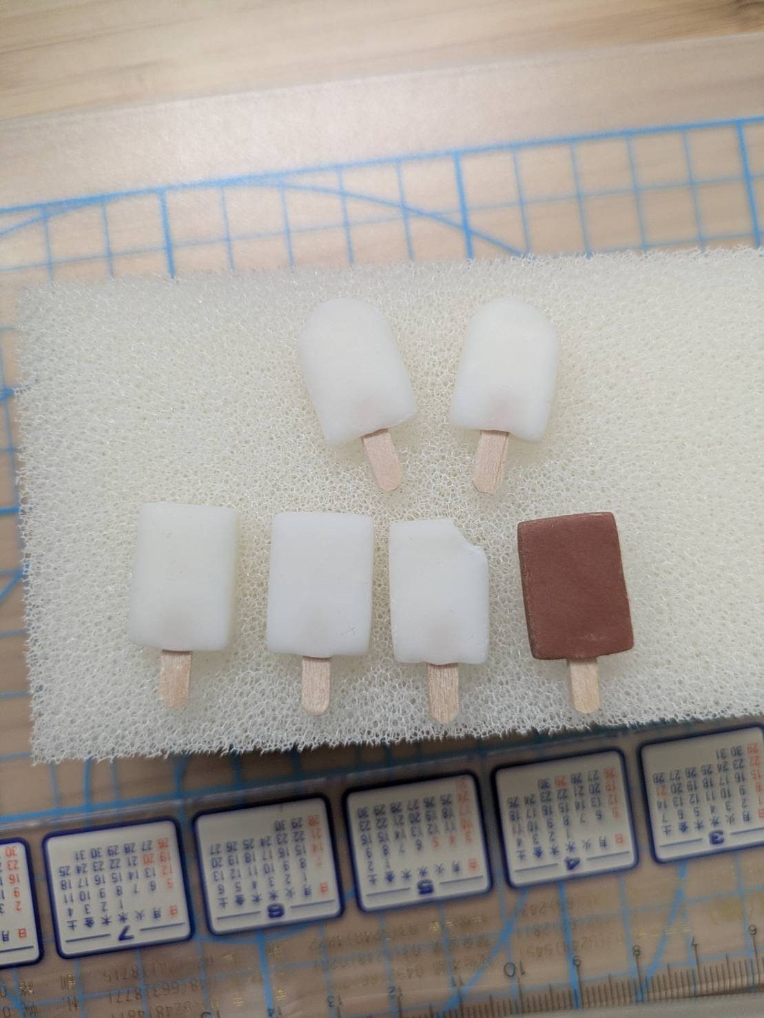 制作中のミニチュアアイス